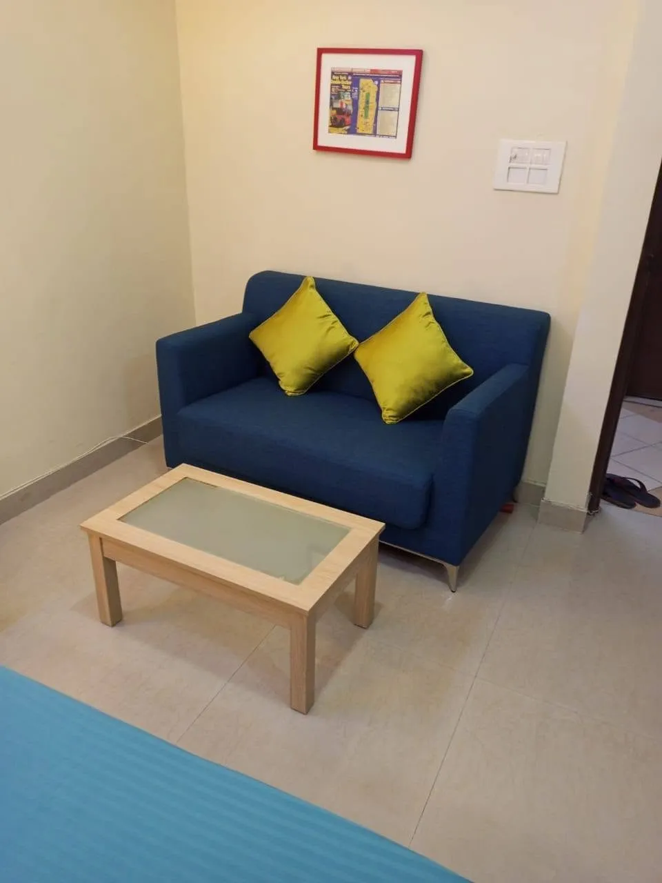 Fully Furnished Private Room in 3 BHK Flat for Rent, Sector 75 Noida – Living room