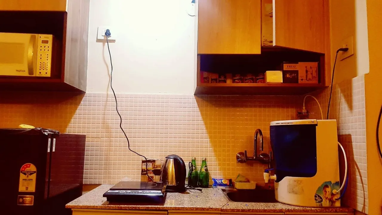 Fully Furnished Private Room in 3 BHK Flat for Rent, Sector 75 Noida – Kitchen