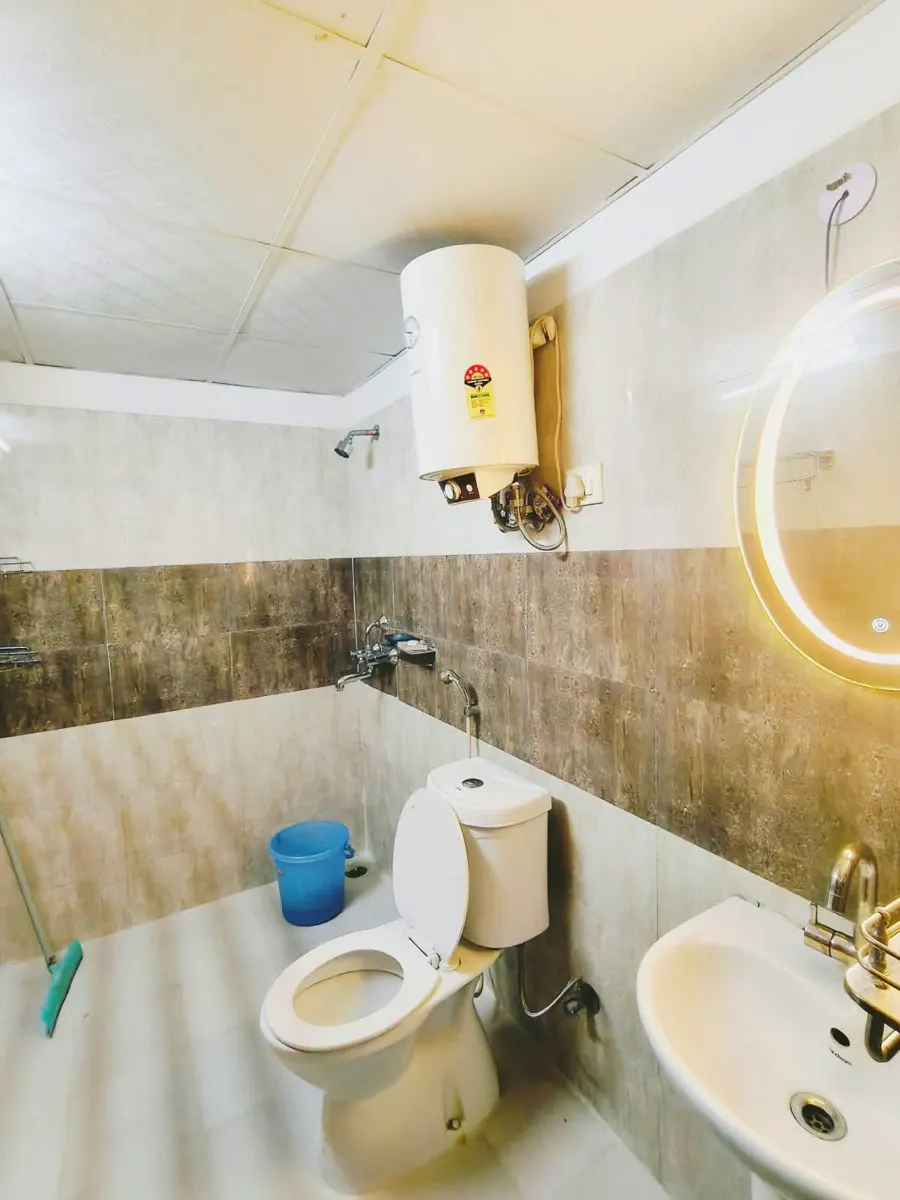 2 BHK Fully Furnished Flat for Rent in Panchsheel Greens 2, Greater Noida West – Bathrooms