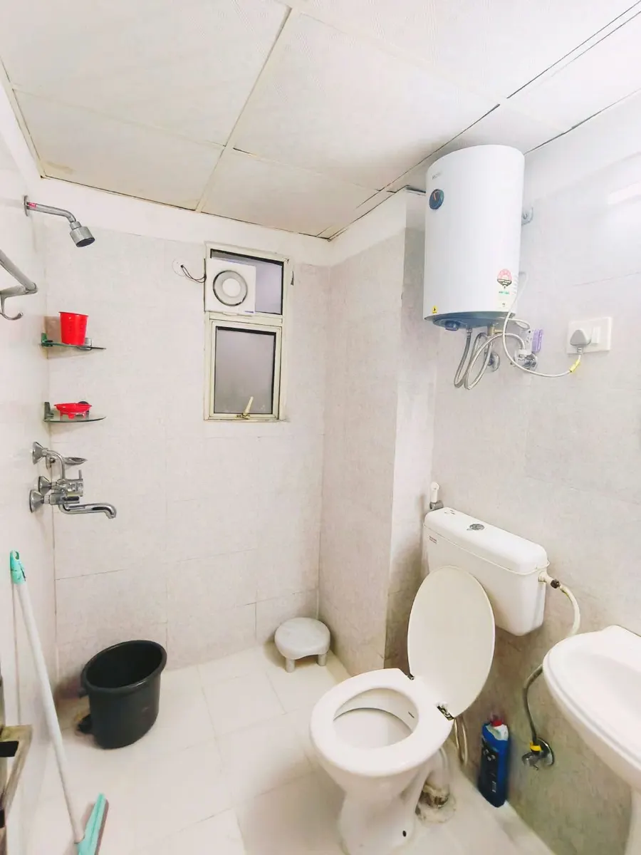 2 BHK Fully Furnished Flat for Rent in Panchsheel Greens 2, Greater Noida West – Bathrooms