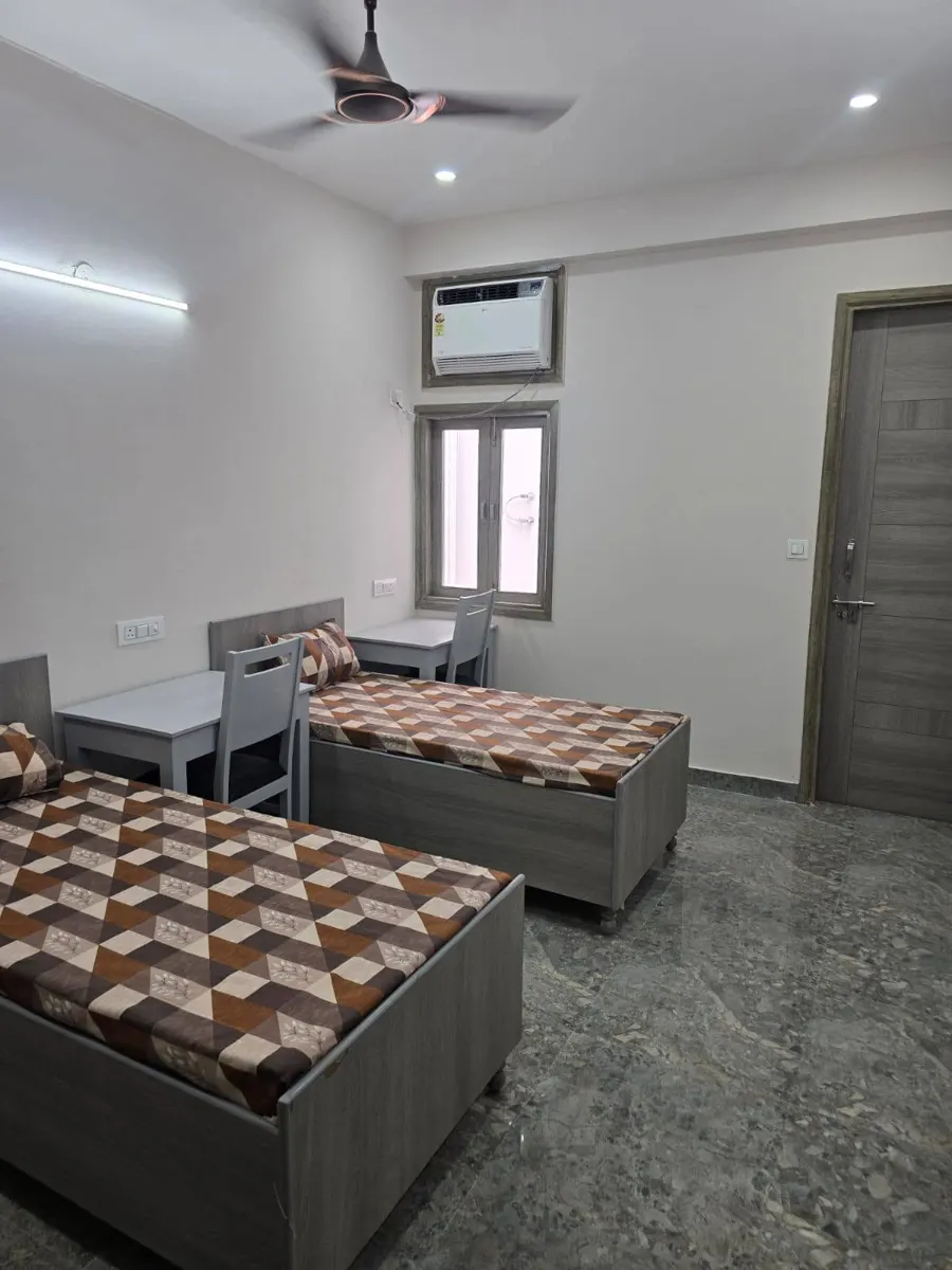 Unisex PG with Food & AC Rooms in Sector 58 Noida – Tri Homes Premium Hostel – Bedrooms